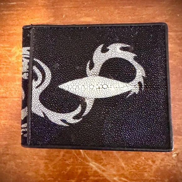 FINDIG Rare Stingray Skin Wallet Black Dragon AW-027-01 Like New - Picture 2 of 8